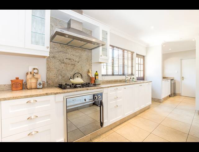 5 BEDROOM GATED ESTATE SOLD IN CLIFTON HILL ESTATE